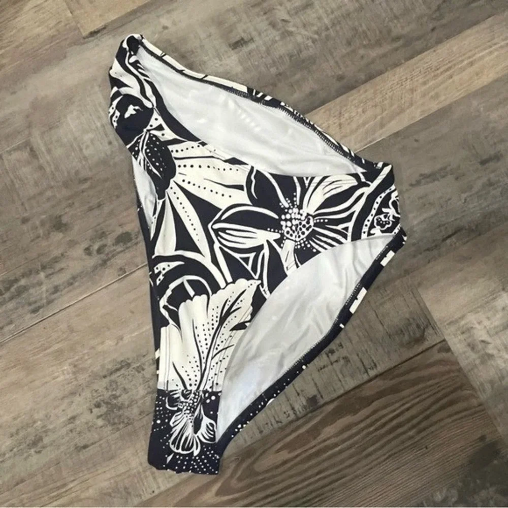 La Blanca Navy White Floral Geometric Bikini Bottoms 2 Pack NWT Size 12